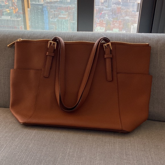 Brown Michael Kors bag. - Picture 2 of 4